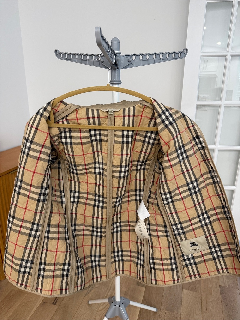 Burberry Quilted Women's Jacket. Size S. tan beige - Picture 5 of 8